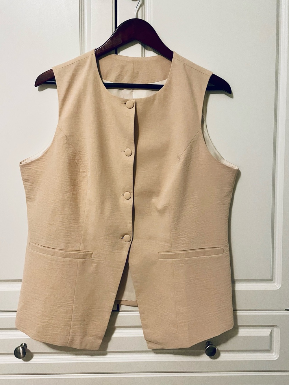 Sleeveless Beige Button-Front Vest Jacket